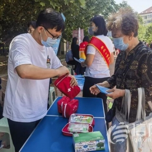 提升居民幸福感 金家?guī)X街道舉辦志愿服務公益市集