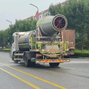 做好道路灑水抑塵工作  營(yíng)造舒適城鎮(zhèn)環(huán)境