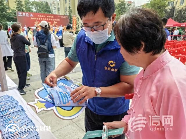 “網(wǎng)絡(luò)正能量社區(qū)” 志愿者以鄰居節(jié)為橋梁宣講網(wǎng)絡(luò)安全知識