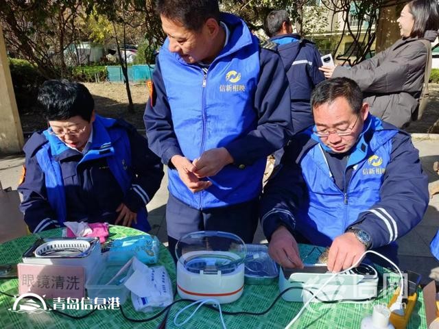 寒風凜冽服務不停 信新相映便民服務大集走進書院路社區(qū)