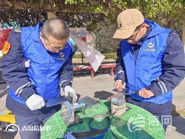 寒風凜冽服務不停 信新相映便民服務大集走進書院路社區(qū)