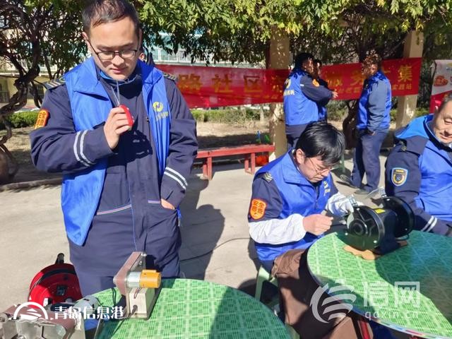 寒風凜冽服務不停 信新相映便民服務大集走進書院路社區(qū)