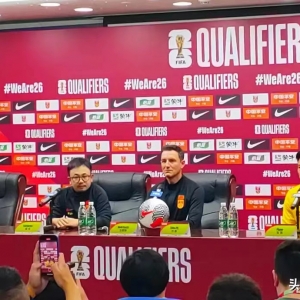 世界杯預選賽中韓大戰(zhàn)今日上演，中國隊能否將勝利獻給全國球迷 ... ...