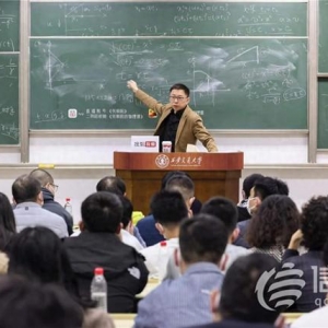 張朝陽談兩年物理課成功經(jīng)驗：邊學習邊研究、多思考多推導