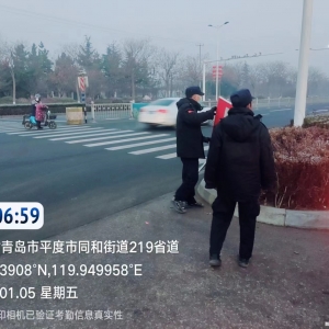 同和執(zhí)法中隊“安全第一，拆除戶外廣告牌”