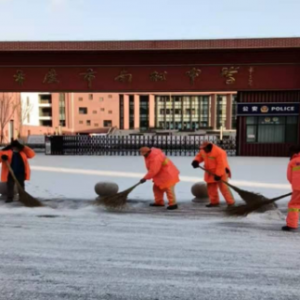以雪為令，迎雪而行——金陽光環(huán)衛(wèi)全力以赴除雪保暢通
