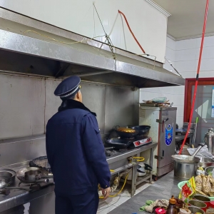 南村執(zhí)法中隊“信用+”開展餐飲油煙執(zhí)法檢查！
