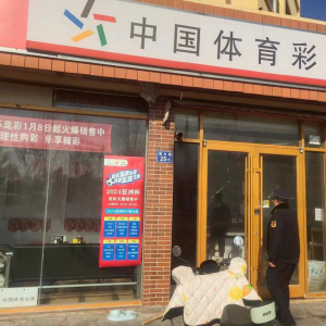 鳳臺執(zhí)法中隊“柔性執(zhí)法” 治理轄區(qū)亂貼廣告