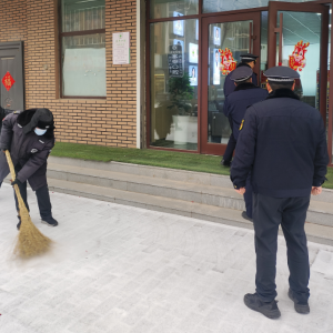 南村執(zhí)法中隊(duì)以雪為令，掃雪除冰齊上陣！