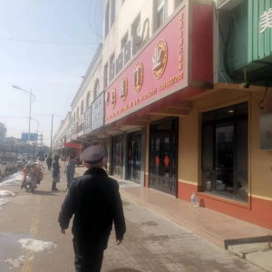 規(guī)范安全“兩手抓” 推進(jìn)戶外廣告牌整齊有序