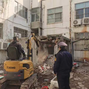 李園綜合行政執(zhí)法中隊(duì)：新年再起航，打響拆違攻堅(jiān)“第一槍” ...