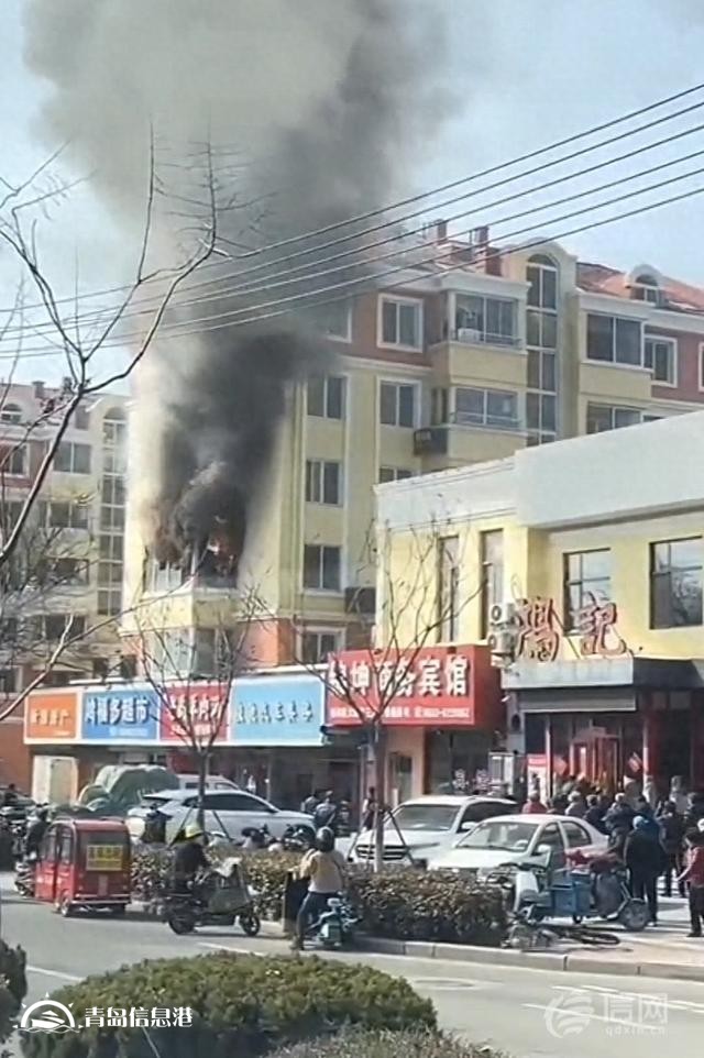 膠州常樂花園小區(qū)突發(fā)火情 未造成人員傷亡