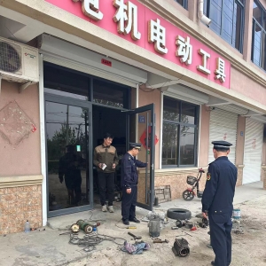 凈化道路交通環(huán)境 加大對(duì)占道經(jīng)營(yíng)整治力度