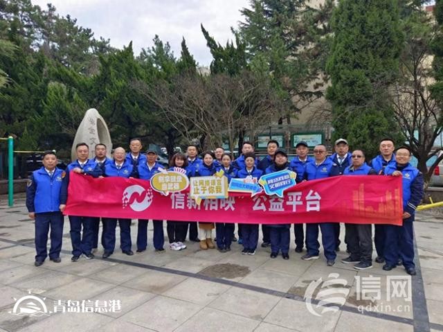 遼源路街道開展便民服務大集 交警向居民普及假期文明出行知識