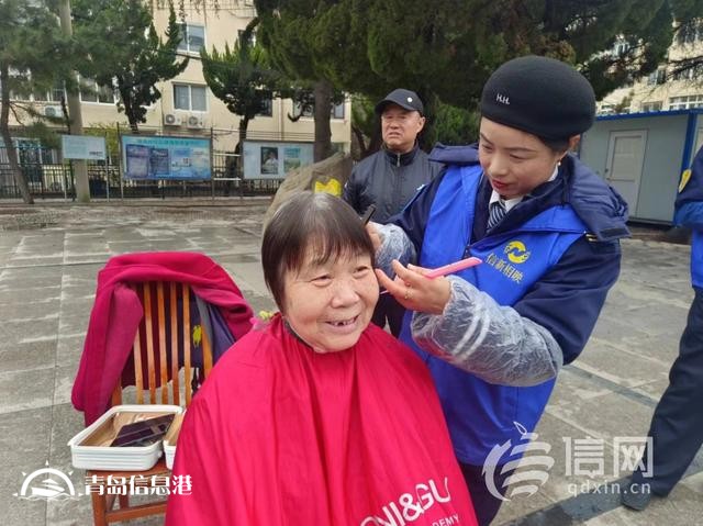 遼源路街道開展便民服務大集 交警向居民普及假期文明出行知識