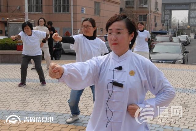 弘揚(yáng)中國(guó)傳統(tǒng)文化 青島即墨城西一社區(qū)開展公益授拳活動(dòng)