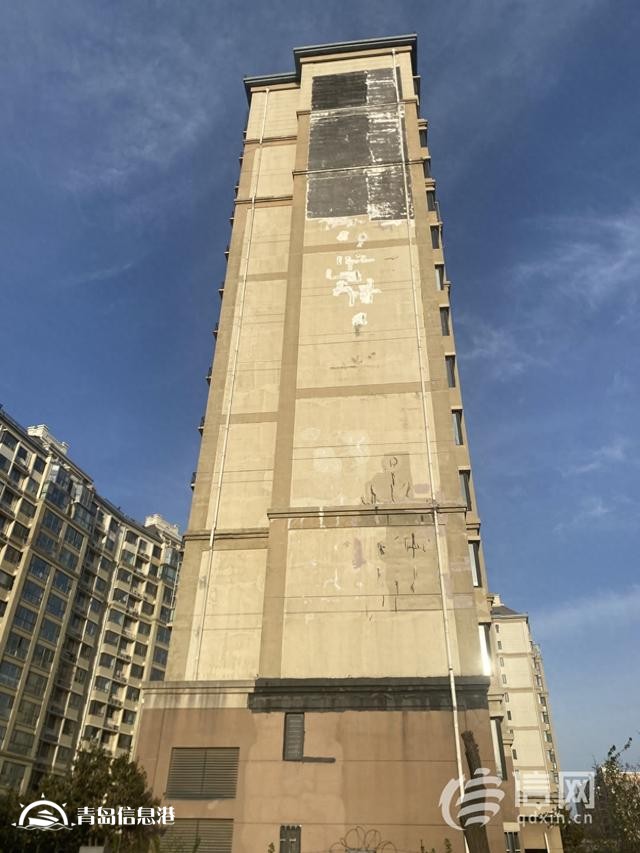 城陽寶龍國際社區(qū)外墻脫落 居民反映三年未能徹底根治