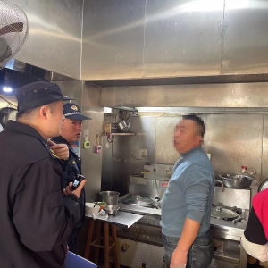 平度市東閣街道執(zhí)法中隊整治餐飲油煙，讓“煙火氣”不再擾民 ...