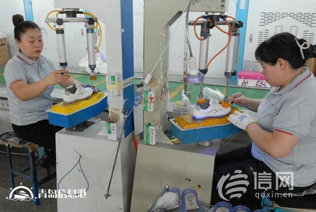 青島即墨藍村街道企業(yè)訂單旺 工人生產(chǎn)趕制忙