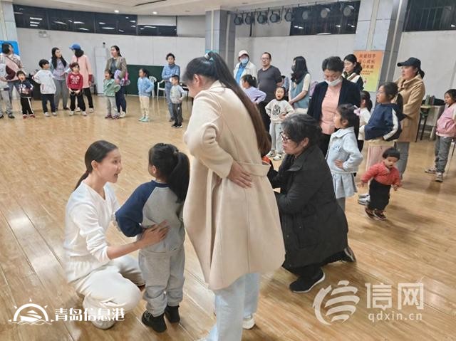 白天上班晚上學(xué)特長 青島市北區(qū)藝術(shù)夜校受到市民追捧