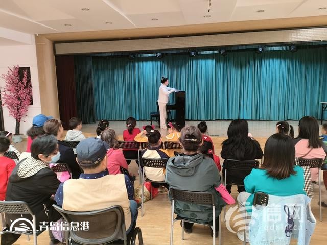 白天上班晚上學(xué)特長 青島市北區(qū)藝術(shù)夜校受到市民追捧