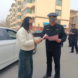 普法進社區(qū)，構(gòu)建法治新篇章
