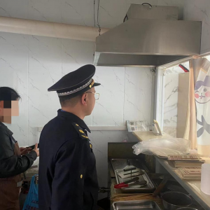 連軸轉(zhuǎn)！為轄區(qū)餐飲單位 “體檢”
