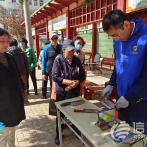 青島市南區(qū)香港中路街道開展便民活動 “小專場”服務(wù)“大民生”