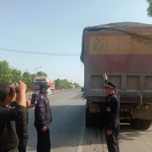 李園街道綜合行政執(zhí)法中隊(duì)：強(qiáng)化渣土管理   保障“五一”節(jié)日 ...