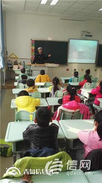 交警進(jìn)校為學(xué)生授課 倡導(dǎo)大家關(guān)注交通安全