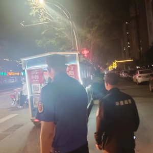 亮點工作：同和執(zhí)法中隊“夜間行動，清理占路經營”
