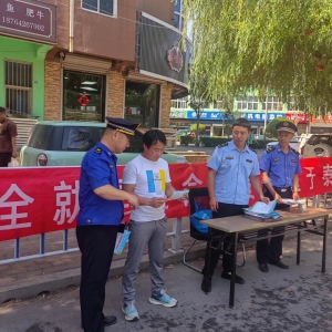 普法宣傳面對面，安全生產(chǎn)記心間