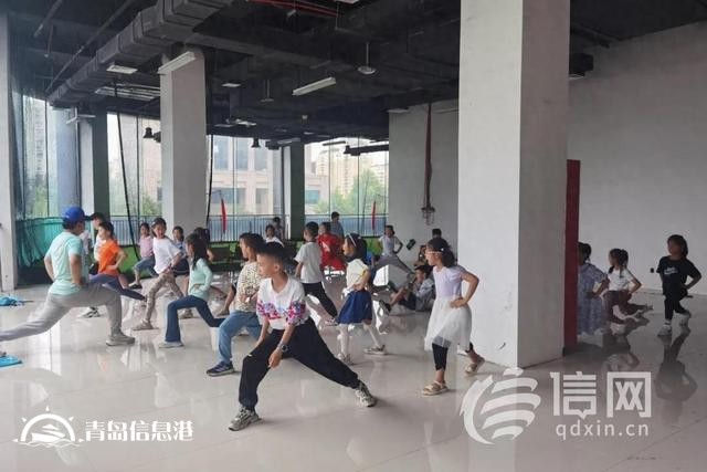 金家?guī)X街道石嶺路社區(qū)七彩光親子長大營正式啟動(dòng)