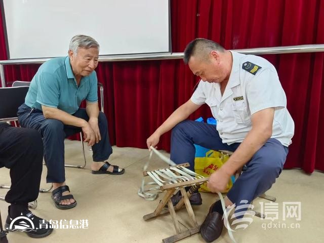 信新相映走進(jìn)漢口路社區(qū) 志愿者輕松為居民維修“老物件”