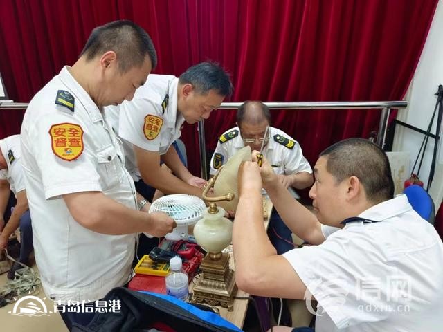 信新相映走進(jìn)漢口路社區(qū) 志愿者輕松為居民維修“老物件”
