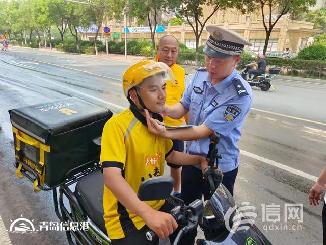 政協(xié)委員聯(lián)合信新相映走進(jìn)社區(qū) 開(kāi)展便民惠民服務(wù)大集