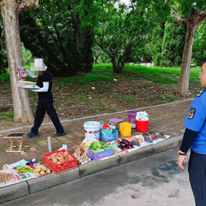 平度市東閣街道執(zhí)法中隊“信用+”整治流動攤販，規(guī)范市容管理秩序 ...
