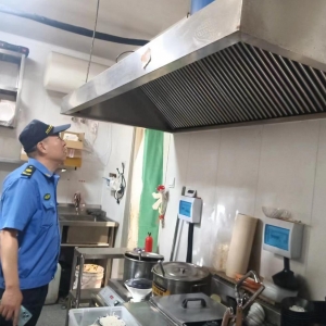 平度市東閣街道執(zhí)法中隊(duì)“信用+”推進(jìn)餐飲油煙整治