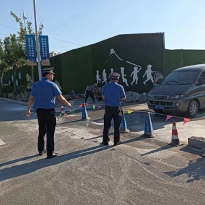 李園街道綜合行政執(zhí)法中隊(duì)：雙管齊下  加大市政道路整治