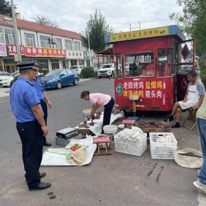 清理占道經(jīng)營 規(guī)范市容秩序