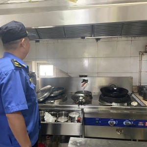平度市東閣街道執(zhí)法中隊“信用+”嚴抓餐飲油煙治理