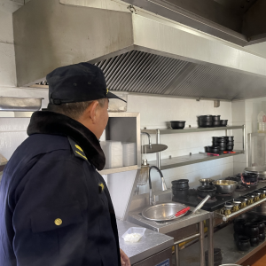 平度市東閣街道執(zhí)法中隊“信用+執(zhí)法”，打出餐飲油煙治理“組合拳” ...