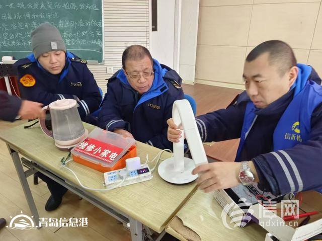 信新相映走進(jìn)?？诼飞鐓^(qū) 磨刀工具再升級(jí)便民效率大提升