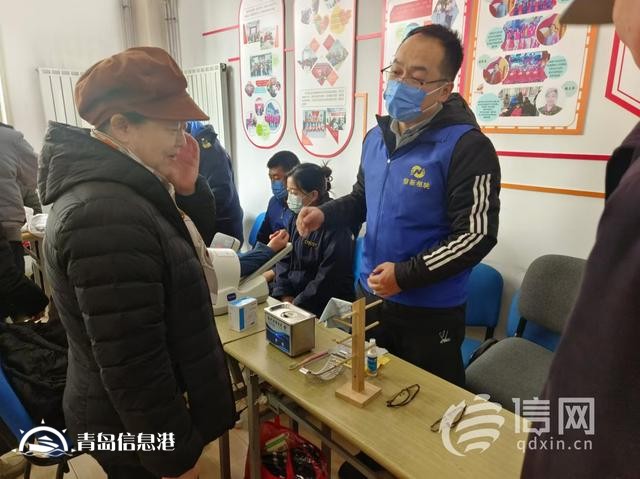 信新相映走進(jìn)?？诼飞鐓^(qū) 磨刀工具再升級(jí)便民效率大提升