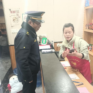 李園街道綜合行政執(zhí)法中隊(duì)：整治餐飲“油煙味”，守護(hù)城市“煙火氣” ...