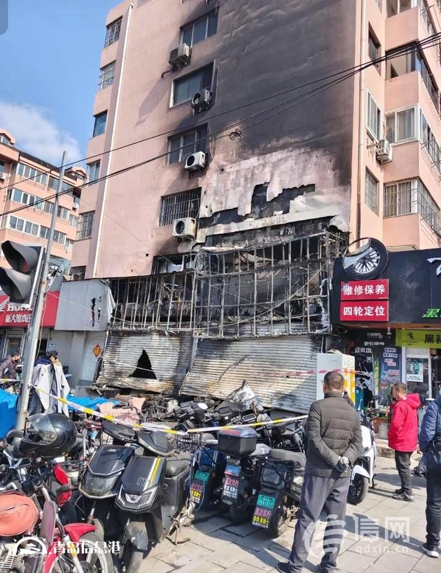 青島沈陽(yáng)路一電動(dòng)車行突發(fā)火情 撲救及時(shí)火勢(shì)很快被控制