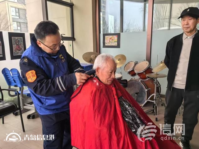 ?臺(tái)柳路社區(qū)開(kāi)展“紅柳情”便民小專場(chǎng)活動(dòng) 磨刀服務(wù)又添“新”力