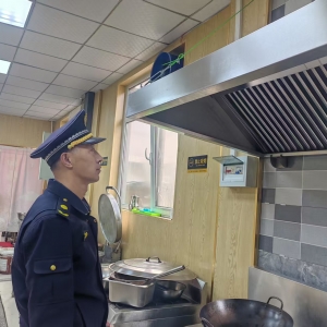 加強餐飲油煙治理，持續(xù)凈化“煙火氣”