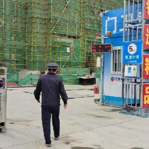 平度市鳳臺執(zhí)法中隊(duì)：以精細(xì)執(zhí)法助力工地?fù)P塵治理