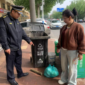平度市鳳臺執(zhí)法中隊(duì)：嚴(yán)查垃圾亂投 強(qiáng)化分類意識